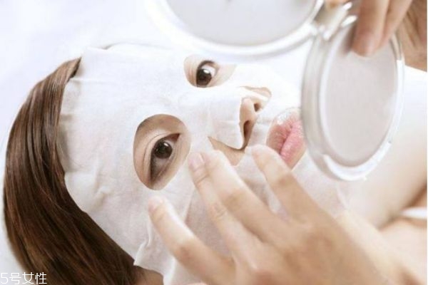 皮膚補(bǔ)水最好的方法 皮膚補(bǔ)水的幾個(gè)小妙招 皮膚補(bǔ)水最好的方法 皮膚補(bǔ)水的幾個(gè)小妙招