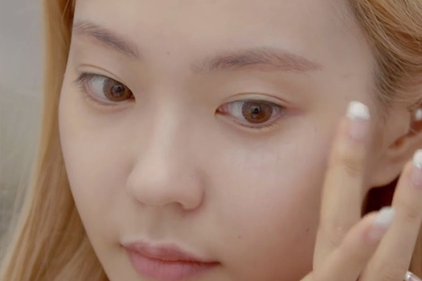 藍色妝前乳怎么用 全臉or局部提亮膚色 藍色妝前乳怎么用 全臉or局部提亮膚色