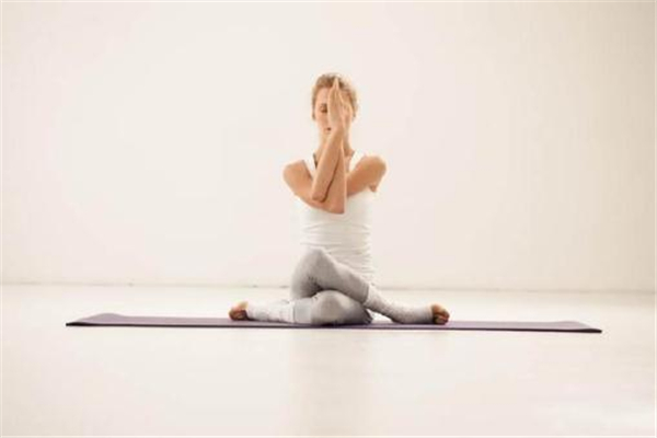 高溫瑜伽是有氧運(yùn)動(dòng)嗎 屬于有氧的一種 高溫瑜伽是有氧運(yùn)動(dòng)嗎 屬于有氧的一種