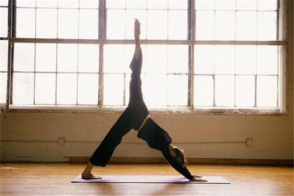 高溫瑜伽是有氧運(yùn)動嗎 屬于有氧的一種 高溫瑜伽是有氧運(yùn)動嗎 屬于有氧的一種