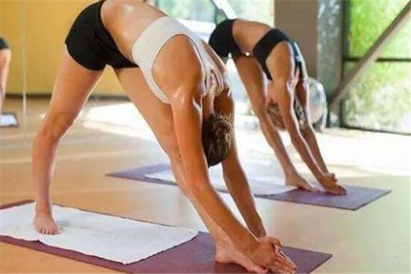 高溫瑜伽穿什么衣服 舒適寬松就行 高溫瑜伽穿什么衣服 舒適寬松就行