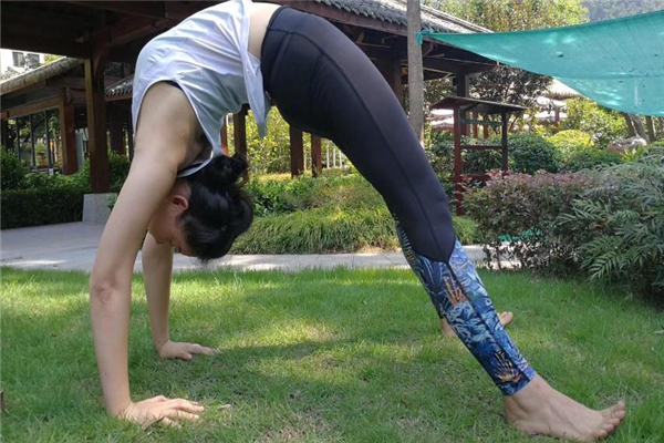 瑜伽服怎么挑選 材質(zhì)彈性都很重要 瑜伽服怎么挑選 材質(zhì)彈性都很重要