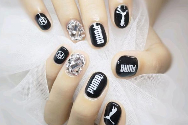 黑色鉆石美甲圖片 耀眼夸張黑色鉆石美甲 黑色鉆石美甲圖片 耀眼夸張黑色鉆石美甲