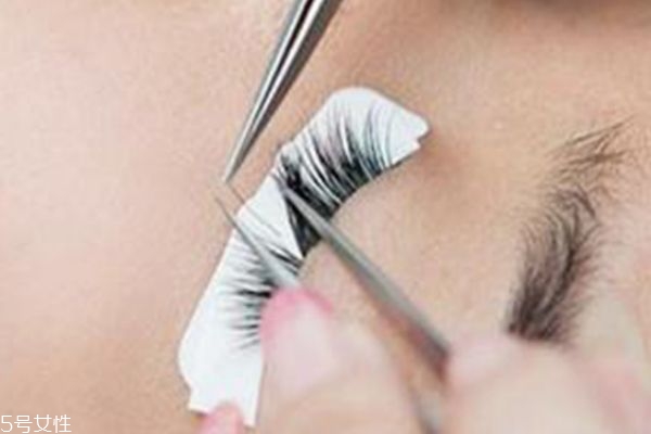 嫁接睫毛怎么保持更長時(shí)間 嫁接睫毛的詳細(xì)步驟
