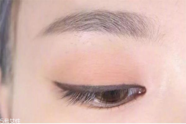 深棕色眼妝怎么畫(huà) 眼妝的畫(huà)法步驟教程 深棕色眼妝怎么畫(huà) 眼妝的畫(huà)法步驟教程