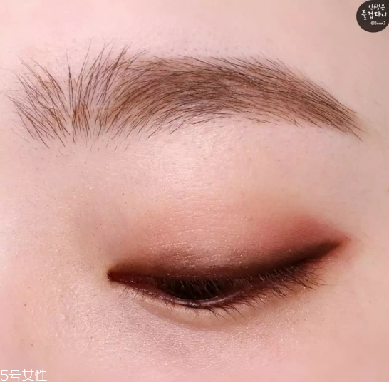 單眼皮小內(nèi)雙怎么畫(huà)眼妝 單眼皮眼妝基礎(chǔ)畫(huà)法