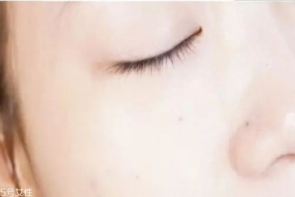 單眼皮小內(nèi)雙怎么畫(huà)眼妝 單眼皮眼妝基礎(chǔ)畫(huà)法