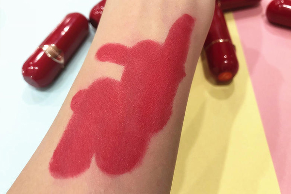 卡姿蘭小紅唇口紅沾杯嗎 吸收力相當(dāng)不錯(cuò) 卡姿蘭小紅唇口紅沾杯嗎 吸收力相當(dāng)不錯(cuò)