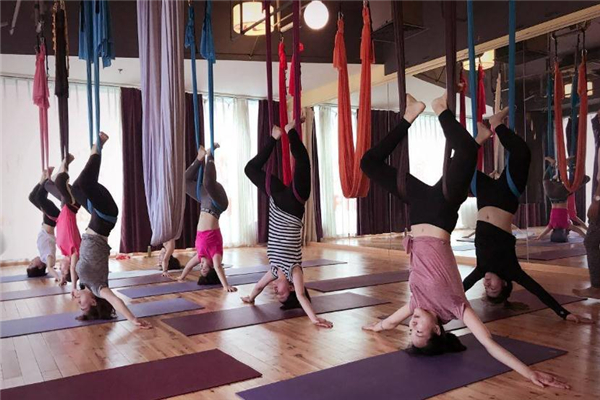 空中瑜伽倒立的好處 改善血液循環(huán) 空中瑜伽倒立的好處 改善血液循環(huán)