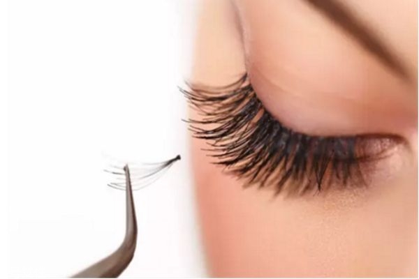 嫁接睫毛可以化妝嗎 怎樣嫁接睫毛更顯濃密 嫁接睫毛可以化妝嗎 怎樣嫁接睫毛更顯濃密