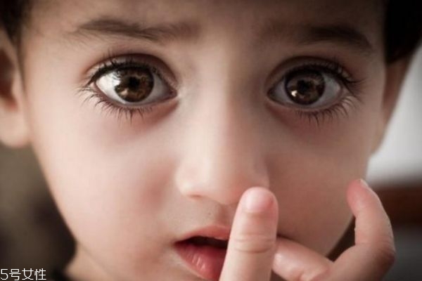 下眼睫毛往里長怎么辦 睫毛往眼睛里長 下眼睫毛往里長怎么辦 睫毛往眼睛里長