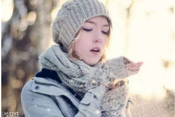 冬季養(yǎng)生重點(diǎn)保暖的八個(gè)部位要注意 冬季養(yǎng)生重點(diǎn)保暖的八個(gè)部位要注意