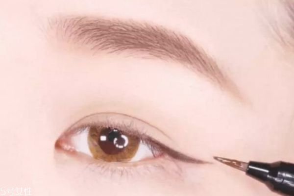 單眼皮小內(nèi)雙怎么畫(huà)眼妝 單眼皮眼妝基礎(chǔ)畫(huà)法