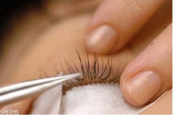 嫁接睫毛怎么保持更長時(shí)間 嫁接睫毛的詳細(xì)步驟