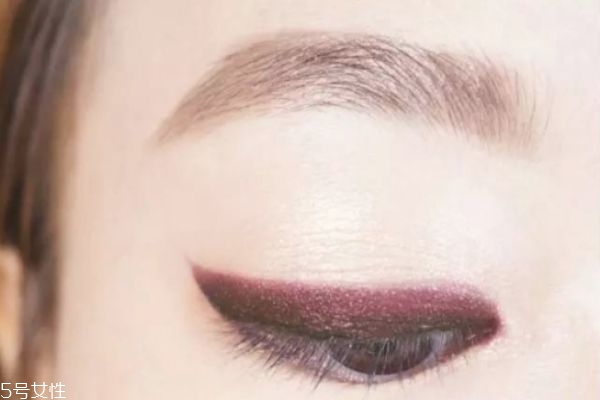 單眼皮小內(nèi)雙怎么畫(huà)眼妝 單眼皮眼妝基礎(chǔ)畫(huà)法