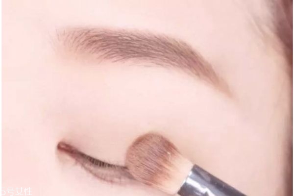 單眼皮小內(nèi)雙怎么畫(huà)眼妝 單眼皮眼妝基礎(chǔ)畫(huà)法