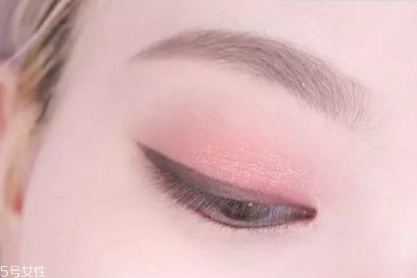 深棕色眼妝怎么畫(huà) 眼妝的畫(huà)法步驟教程 深棕色眼妝怎么畫(huà) 眼妝的畫(huà)法步驟教程