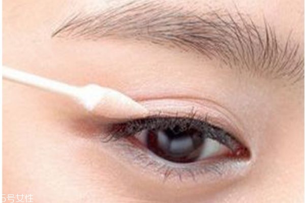 嫁接睫毛可以化妝嗎 怎樣嫁接睫毛更顯濃密 嫁接睫毛可以化妝嗎 怎樣嫁接睫毛更顯濃密