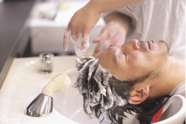 頭發(fā)少怎么辦 天生頭發(fā)稀少怎么變濃密 頭發(fā)少怎么辦 天生頭發(fā)稀少怎么變濃密