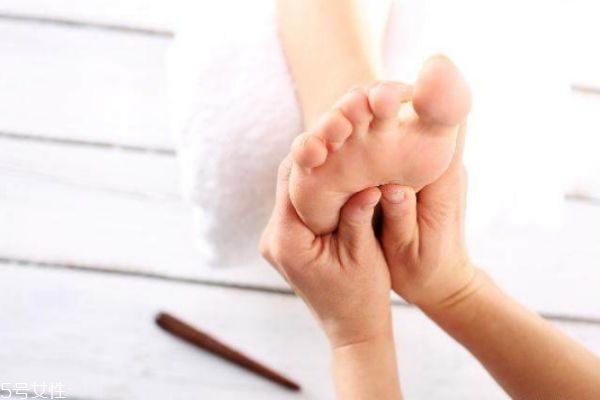 腳底按摩也能助你輕松減肥 腳底按摩也能助你輕松減肥