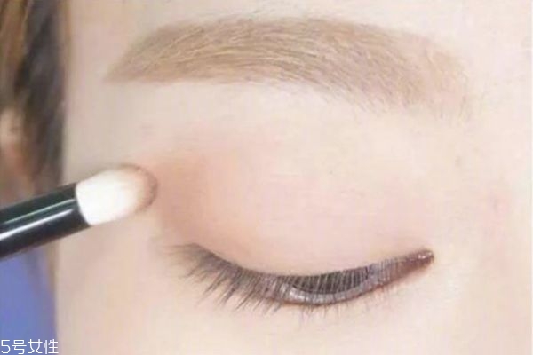 單眼皮小內(nèi)雙怎么畫(huà)眼妝 單眼皮眼妝基礎(chǔ)畫(huà)法