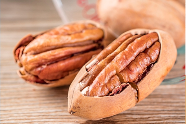 碧根果吃起來(lái)很澀 一般是正常的