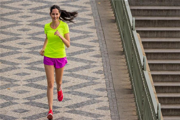 慢跑膝蓋疼是怎么回事 骨頭磨損所致 慢跑膝蓋疼是怎么回事 骨頭磨損所致