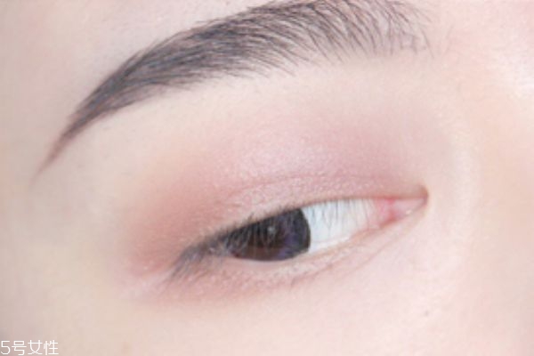 紅色眼影妝容教程 教你混血妝容教程 紅色眼影妝容教程 教你混血妝容教程