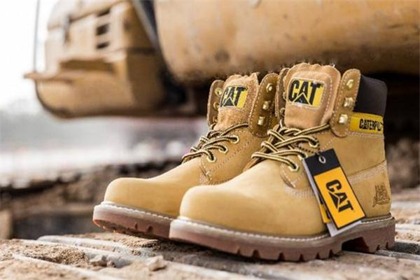 cat大黃靴防水嗎 不要隨便踩水 cat大黃靴防水嗎 不要隨便踩水