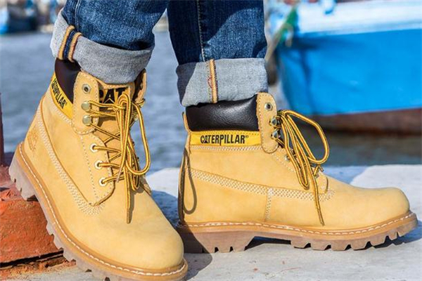 cat大黃靴怎么搭配 工裝風(fēng)進行到底 cat大黃靴怎么搭配 工裝風(fēng)進行到底