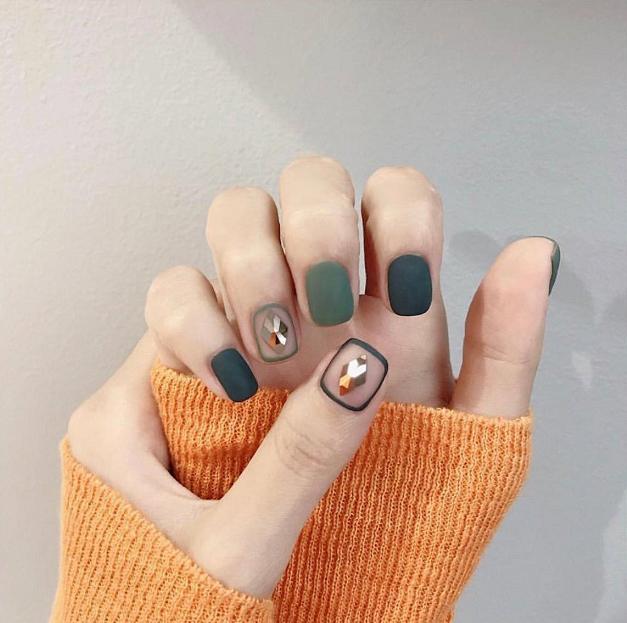 簡單半透明美甲圖片 仙氣十足裸透美甲 簡單半透明美甲圖片 仙氣十足裸透美甲