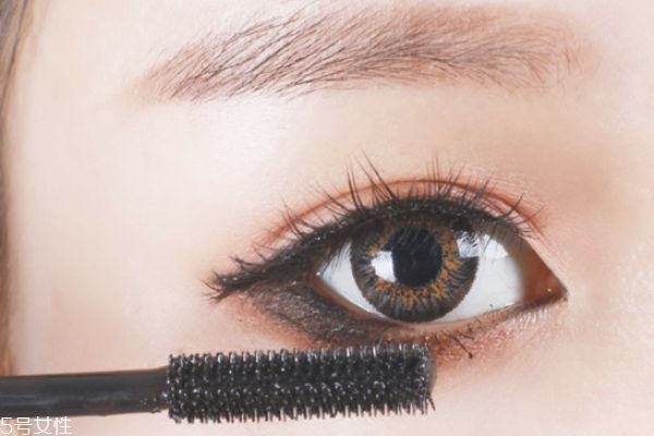 紅色眼影妝容教程 教你混血妝容教程 紅色眼影妝容教程 教你混血妝容教程