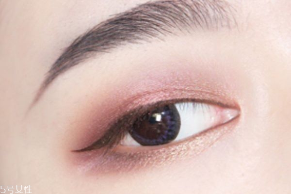 紅色眼影妝容教程 教你混血妝容教程 紅色眼影妝容教程 教你混血妝容教程