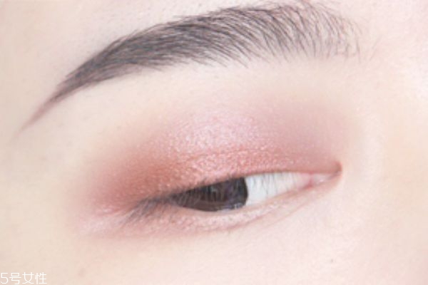 紅色眼影妝容教程 教你混血妝容教程 紅色眼影妝容教程 教你混血妝容教程