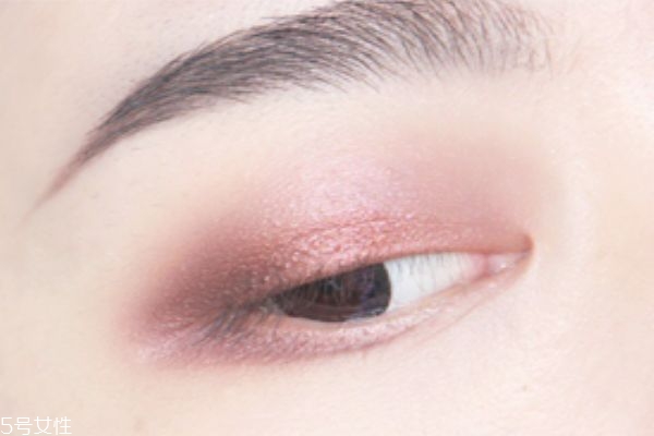 紅色眼影妝容教程 教你混血妝容教程 紅色眼影妝容教程 教你混血妝容教程