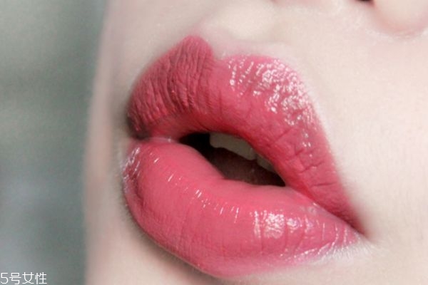 紅色眼影妝容教程 教你混血妝容教程 紅色眼影妝容教程 教你混血妝容教程