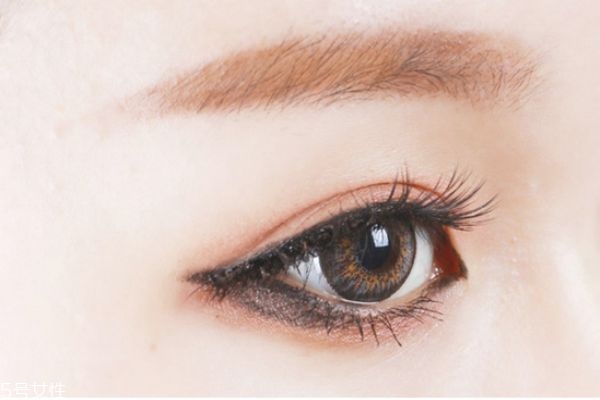 紅色眼影妝容教程 教你混血妝容教程 紅色眼影妝容教程 教你混血妝容教程