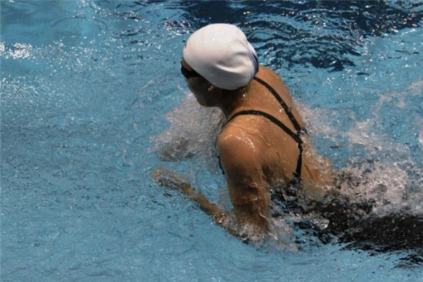 蛙泳可以用腳蹼嗎 選擇合適的款式 蛙泳可以用腳蹼嗎 選擇合適的款式