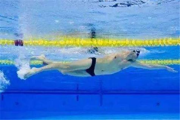 自由泳為什么那么累 和姿勢有關(guān) 自由泳為什么那么累 和姿勢有關(guān)