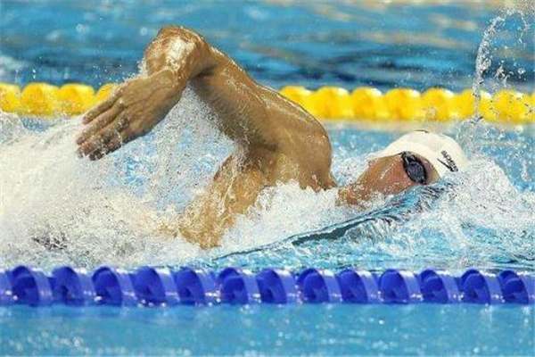 自由泳會使肩膀變寬嗎 有這個可能 自由泳會使肩膀變寬嗎 有這個可能
