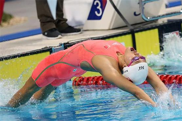 仰泳怎么浮起來 四大技巧要知道 仰泳怎么浮起來 四大技巧要知道