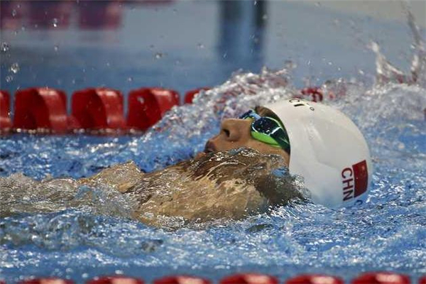 仰泳怎么浮起來(lái) 四大技巧要知道 仰泳怎么浮起來(lái) 四大技巧要知道