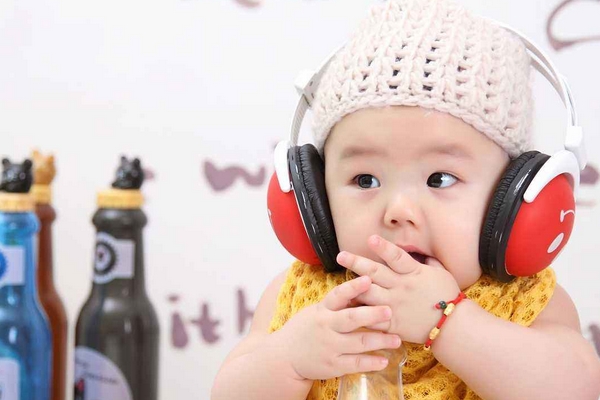 下雪天都怎么給寶寶換尿褲 必須學(xué)習(xí)的知識(shí) 下雪天都怎么給寶寶換尿褲 必須學(xué)習(xí)的知識(shí)