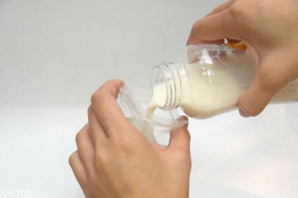 給寶寶沖奶粉的正確方法 正確沖奶粉的方法 給寶寶沖奶粉的正確方法 正確沖奶粉的方法