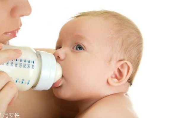 給寶寶沖奶粉的正確方法 正確沖奶粉的方法 給寶寶沖奶粉的正確方法 正確沖奶粉的方法