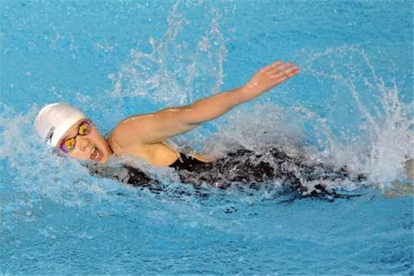 自由泳為什么腿部下沉 呼吸方式很關鍵 自由泳為什么腿部下沉 呼吸方式很關鍵