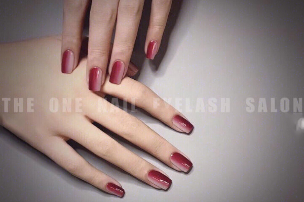 單色漸變美甲圖片 簡(jiǎn)單素雅漸變美甲 單色漸變美甲圖片 簡(jiǎn)單素雅漸變美甲