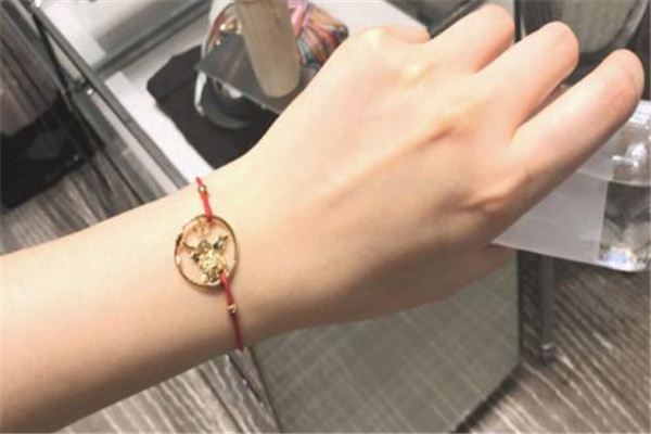 迪奧豬年繡球花紅繩手鏈多少錢 本命年帶來好運(yùn) 迪奧豬年繡球花紅繩手鏈多少錢 本命年帶來好運(yùn)
