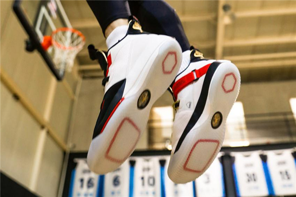 aj33為什么那么少人穿 設(shè)計上有不足 aj33為什么那么少人穿 設(shè)計上有不足