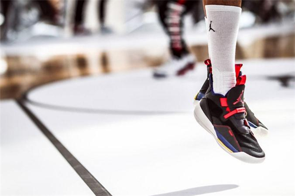 aj33和歐文5哪個好 各有優(yōu)勢 aj33和歐文5哪個好 各有優(yōu)勢